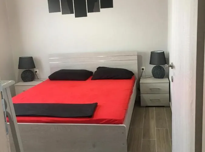 Modern & Comfortable House In The Center アパート エルムポリ