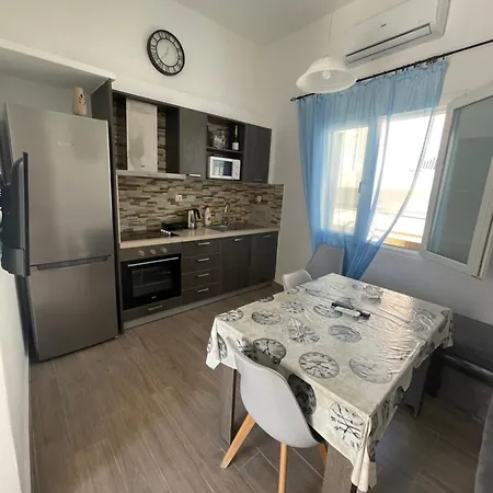 Modern & Comfortable House In The Center